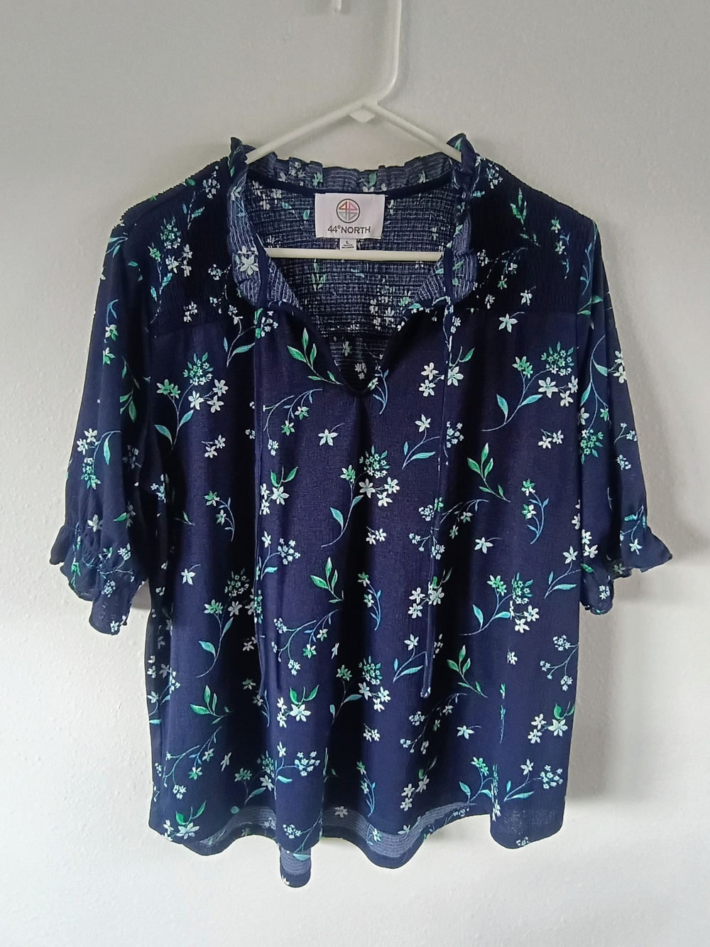 44 North Floral Blouse Women’s Large Navy Blue Flowy Peasant Top Casual